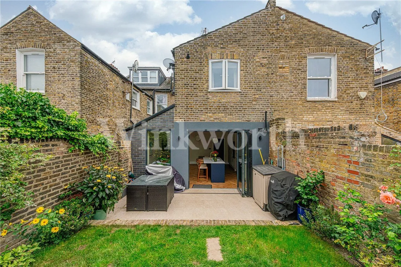 Bathurst Gardens, London, NW10, photo 11