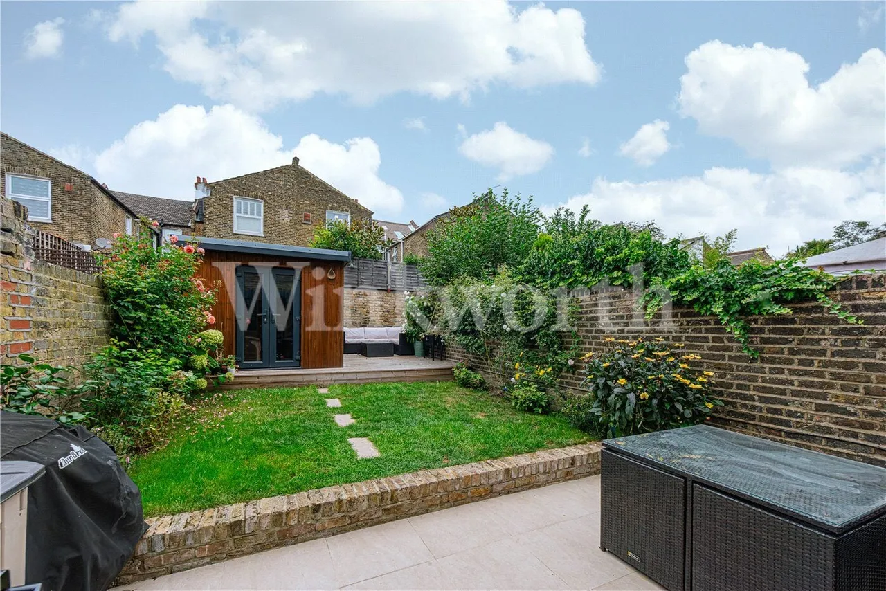 Bathurst Gardens, London, NW10, photo 4