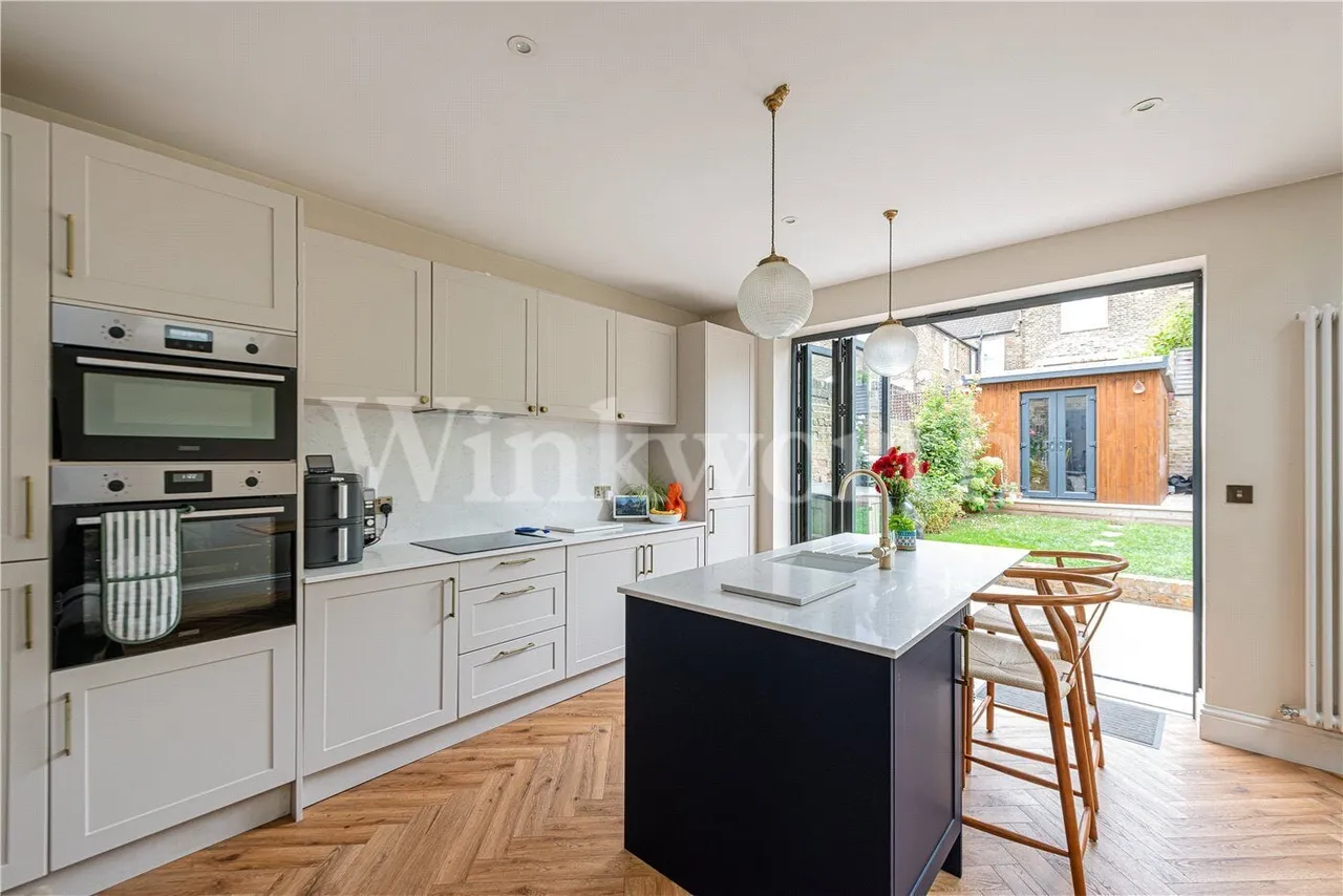 Bathurst Gardens, London, NW10, photo 7
