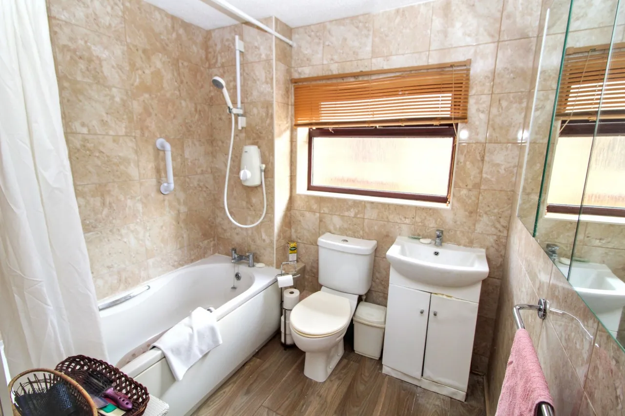 Oakengrove Road, Hazlemere, HP15, photo 7