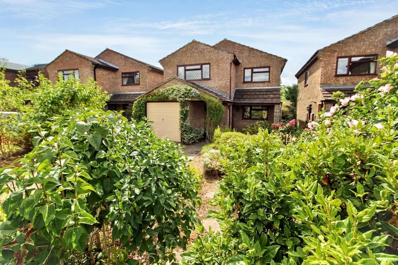 Oakengrove Road, Hazlemere, HP15, photo 18