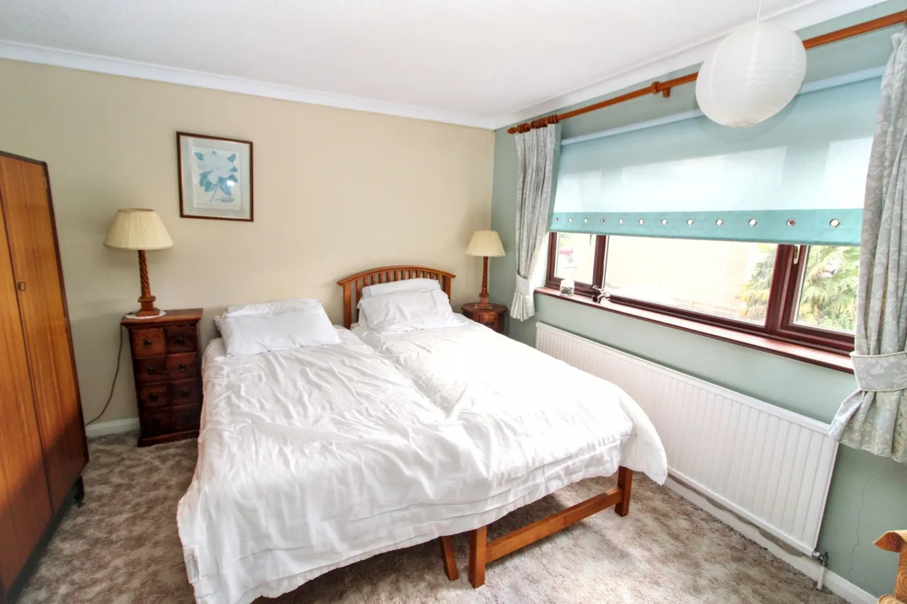 Oakengrove Road, Hazlemere, HP15, photo 13