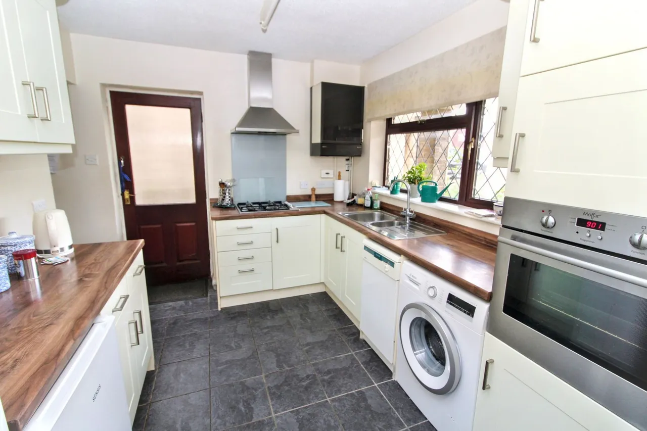 Oakengrove Road, Hazlemere, HP15, photo 10