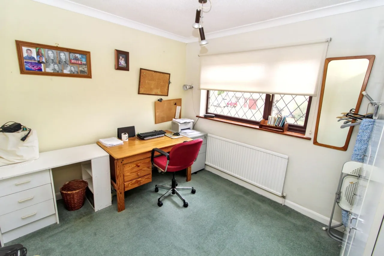 Oakengrove Road, Hazlemere, HP15, photo 16