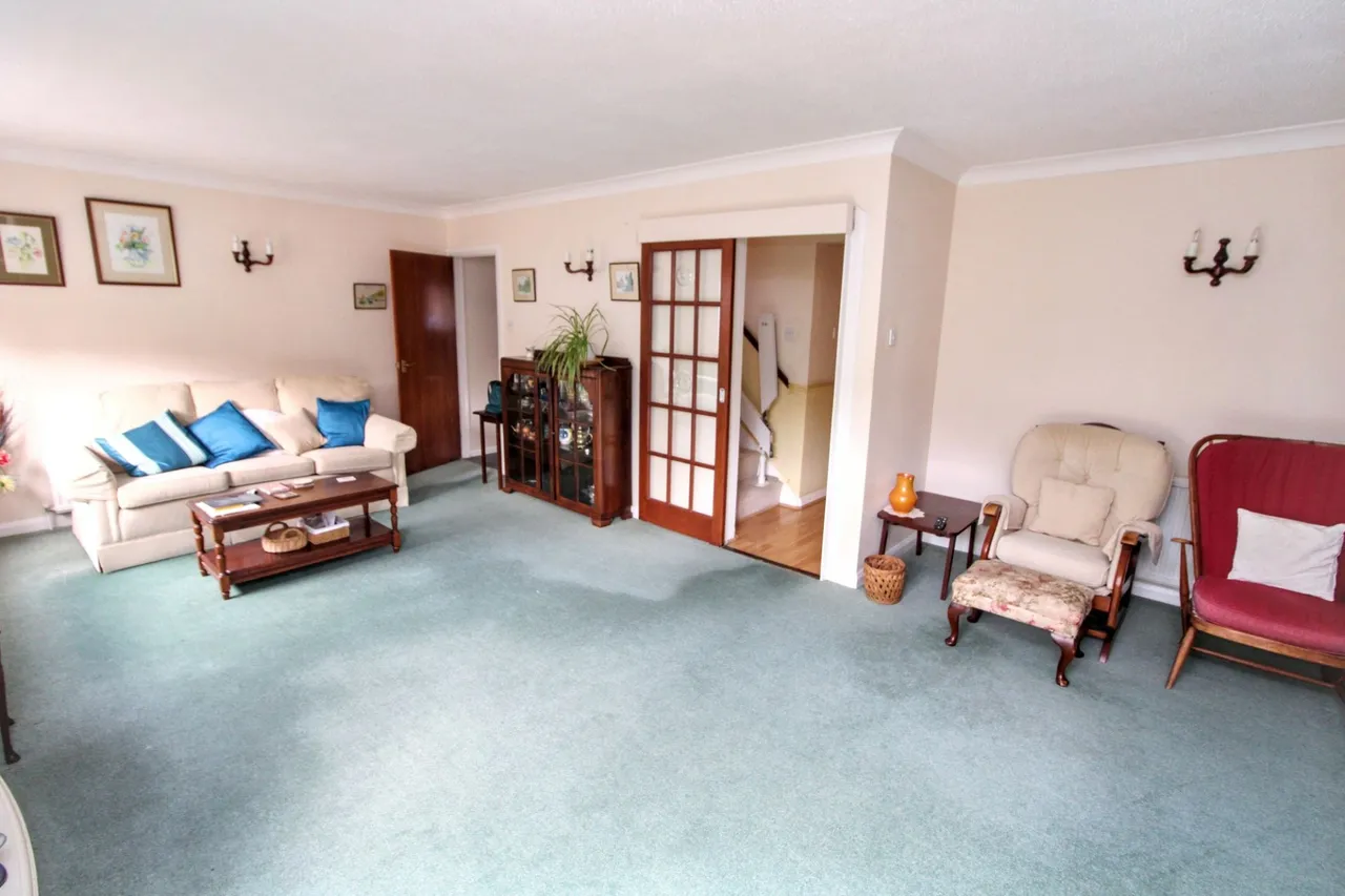 Oakengrove Road, Hazlemere, HP15, photo 17