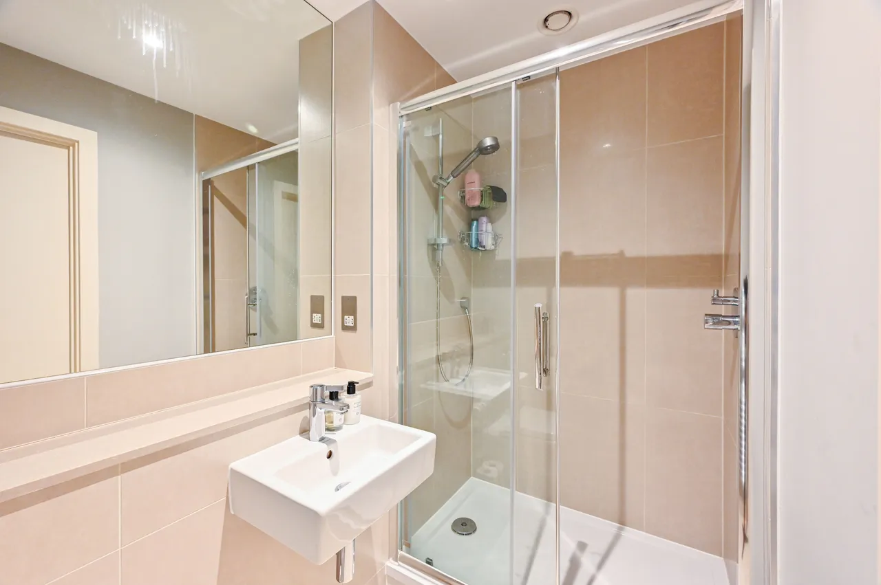 Apartment 1002, Graphite Point, 36 Palmers Road, London, photo 12