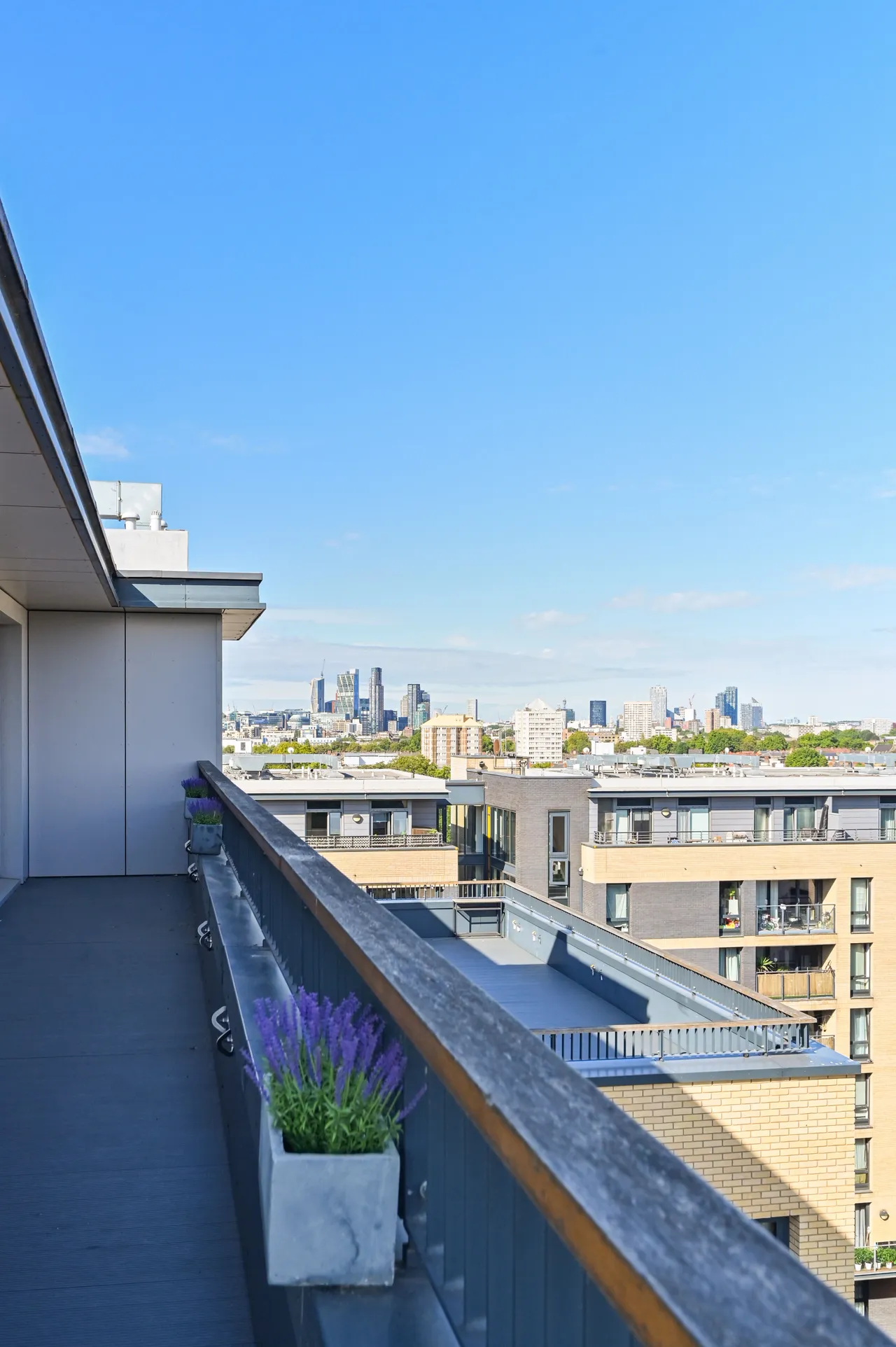 Apartment 1002, Graphite Point, 36 Palmers Road, London, photo 7