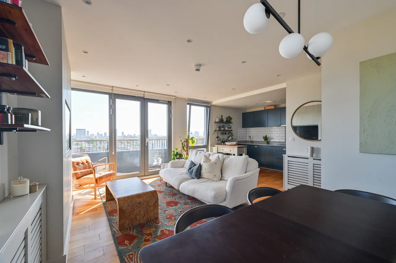Apartment 1002, Graphite Point, 36 Palmers Road, London, photo 2