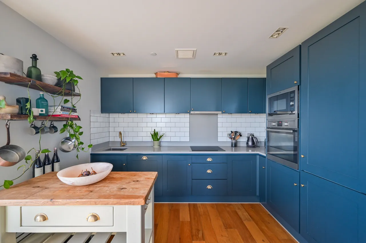 Apartment 1002, Graphite Point, 36 Palmers Road, London, photo 4
