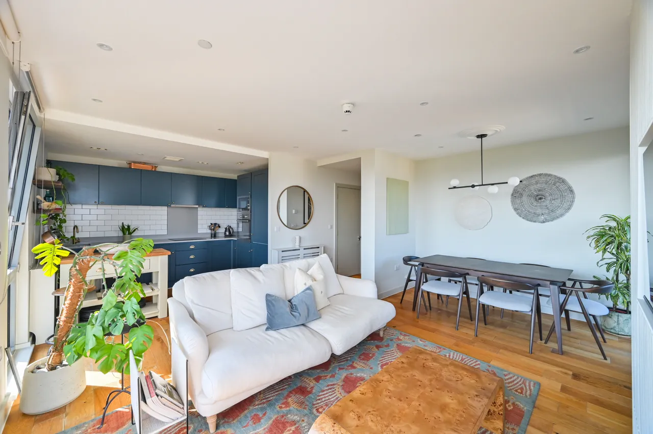 Apartment 1002, Graphite Point, 36 Palmers Road, London, photo 8
