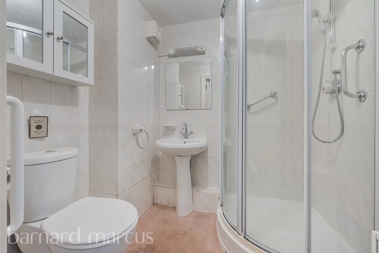 Ashley Avenue, Epsom, KT18, photo 6