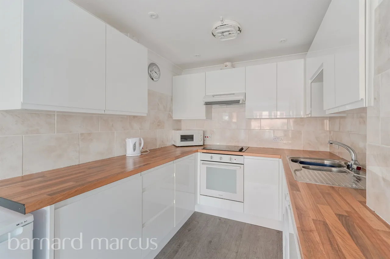 Ashley Avenue, Epsom, KT18, photo 2