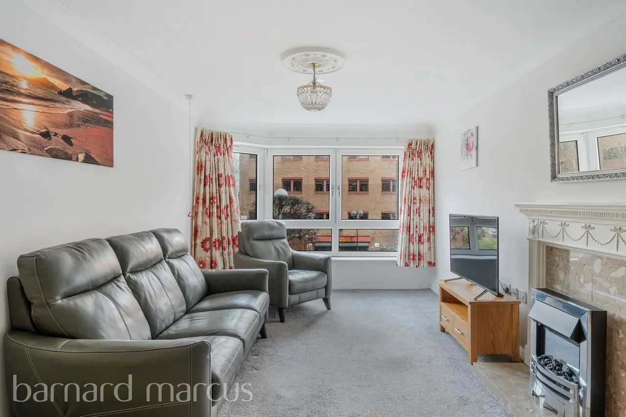 Ashley Avenue, Epsom, KT18, photo 3