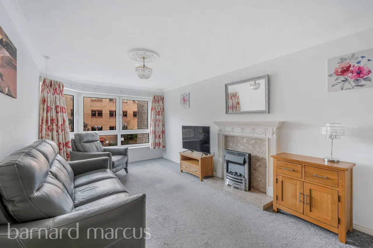 1 bed flat for sale, Ashley Avenue, Epsom, KT18