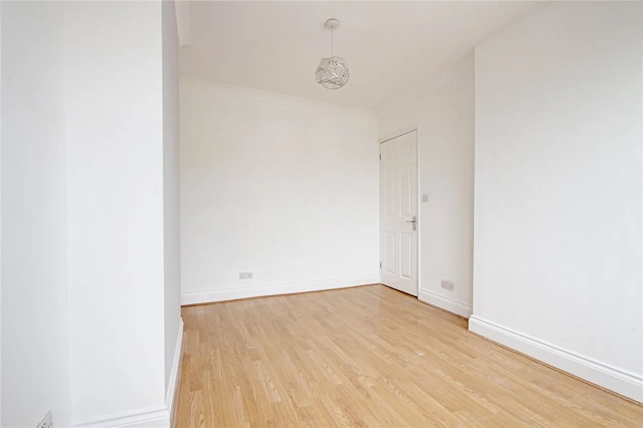 Broadlands Avenue, photo 10