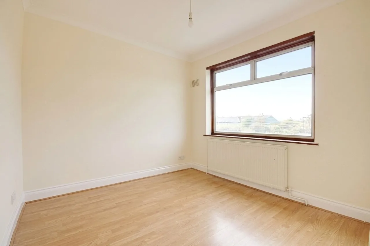 Broadlands Avenue, photo 11