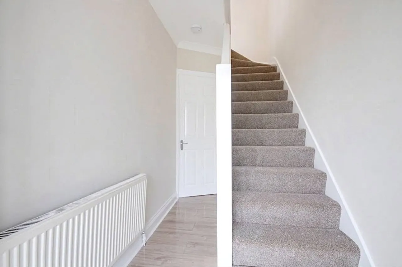 Broadlands Avenue, photo 7