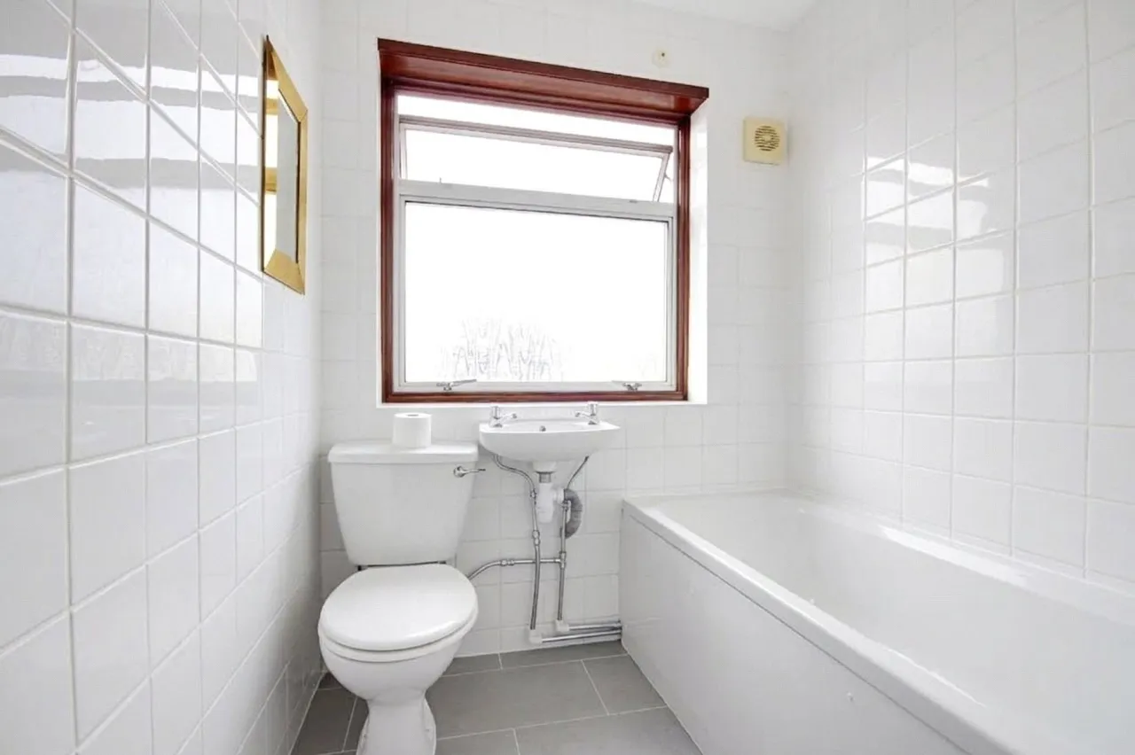 Broadlands Avenue, photo 14