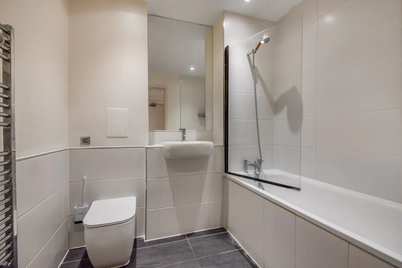 Bromley Road, London, SE6, photo 11