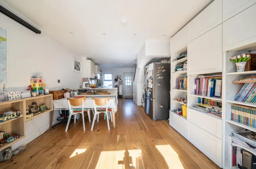Ravenscourt Gardens, London, W6, photo 13
