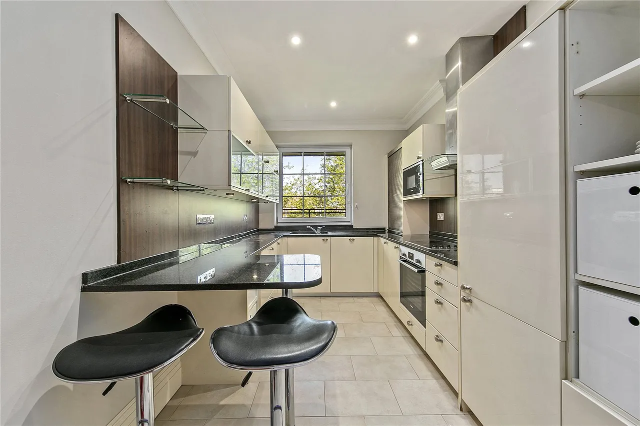 Whitcome Mews, Kew, TW9, photo 3