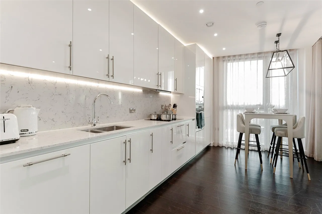 Thornes House, 4 Charles Clowes Walk, London, SW11, photo 4