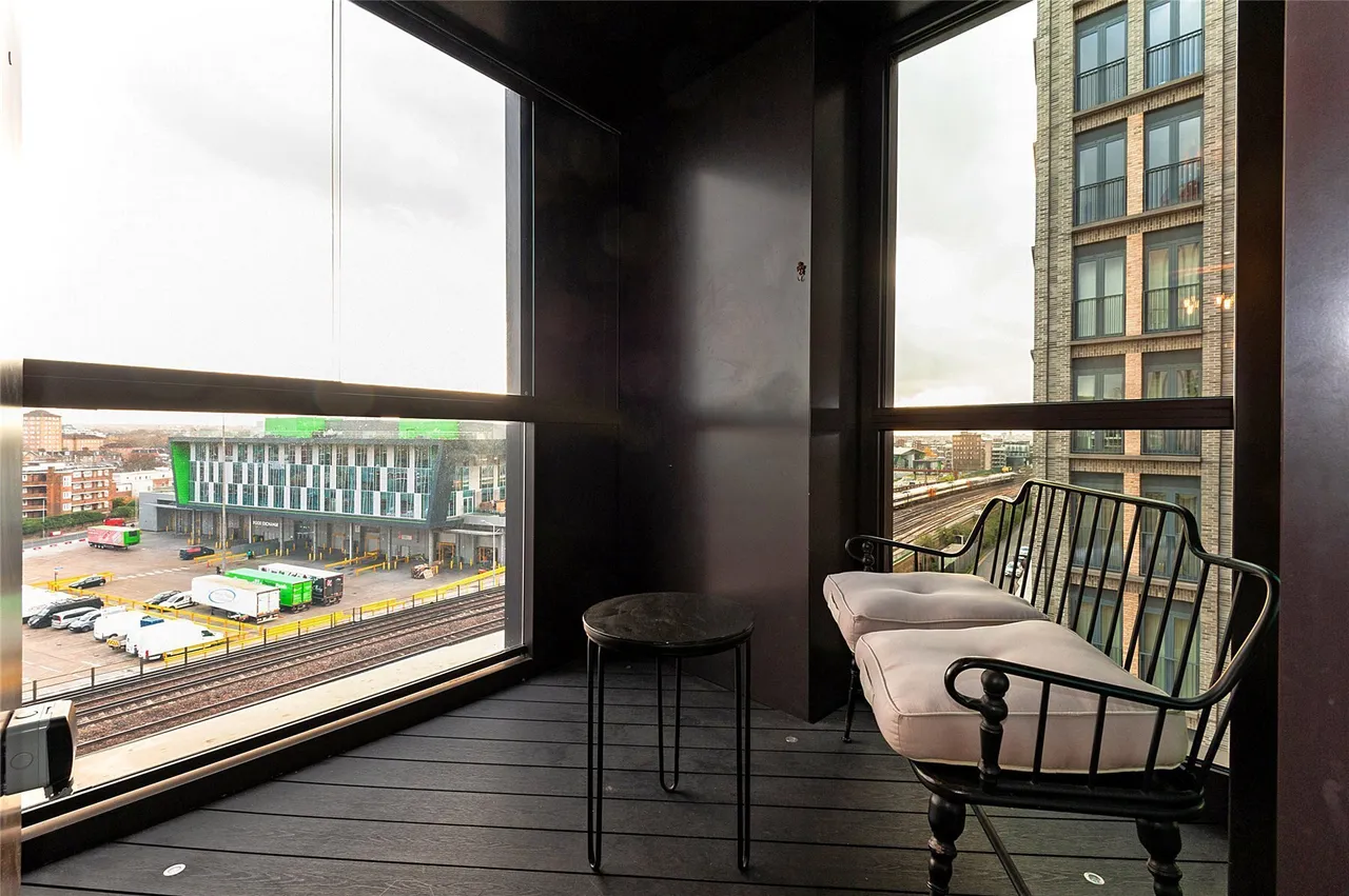 Thornes House, 4 Charles Clowes Walk, London, SW11, photo 11