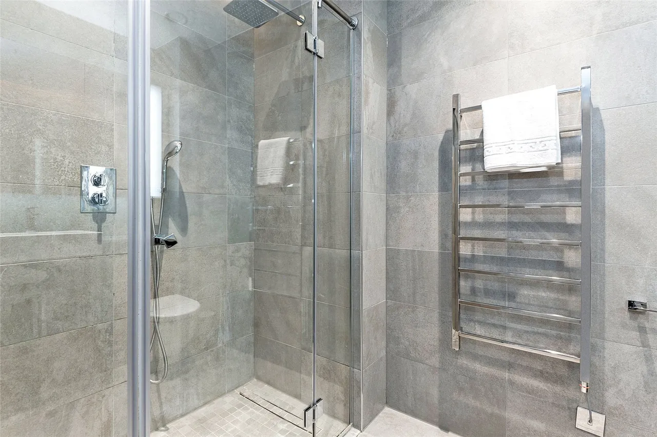 Thornes House, 4 Charles Clowes Walk, London, SW11, photo 7