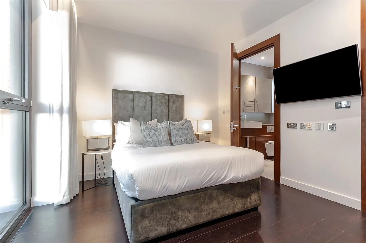 Thornes House, 4 Charles Clowes Walk, London, SW11, photo 3