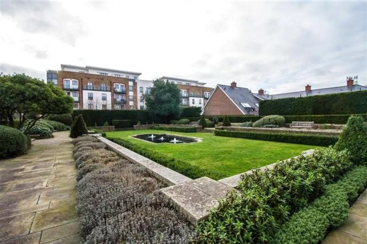 Apsley House, Roehampton, photo 15