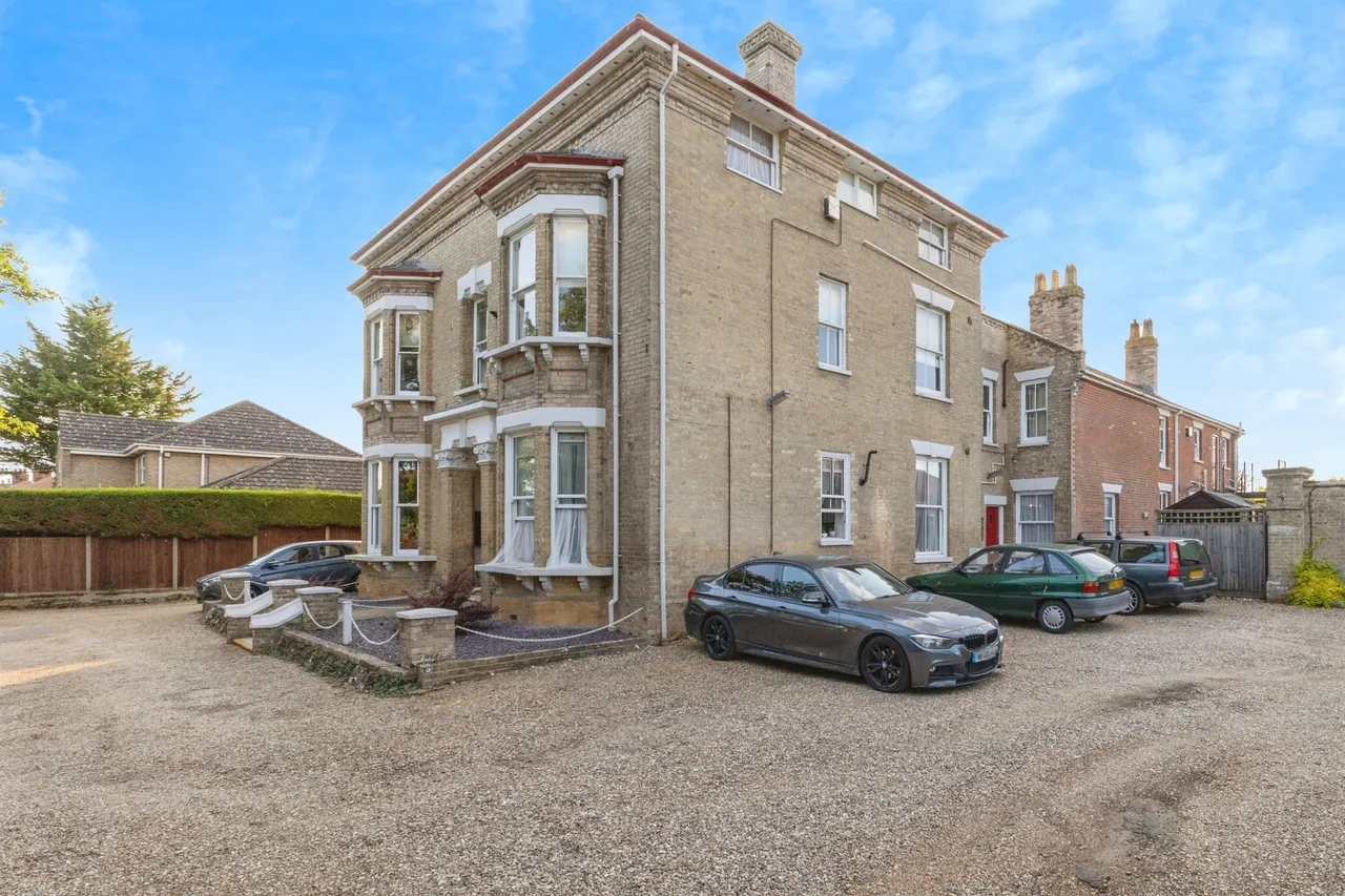 London Road, Attleborough, photo 11