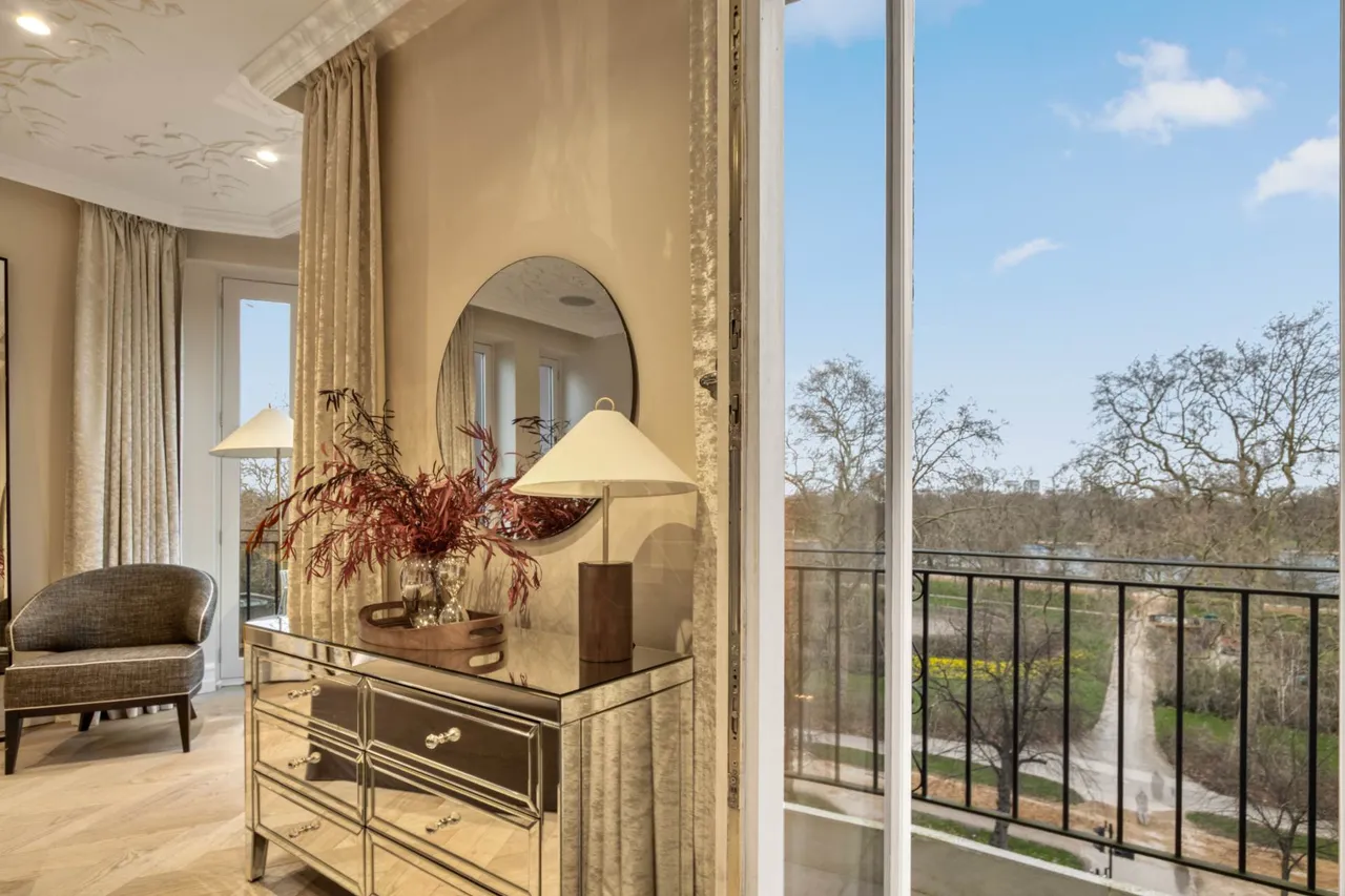 8 bed flat to rent, London, SW1X