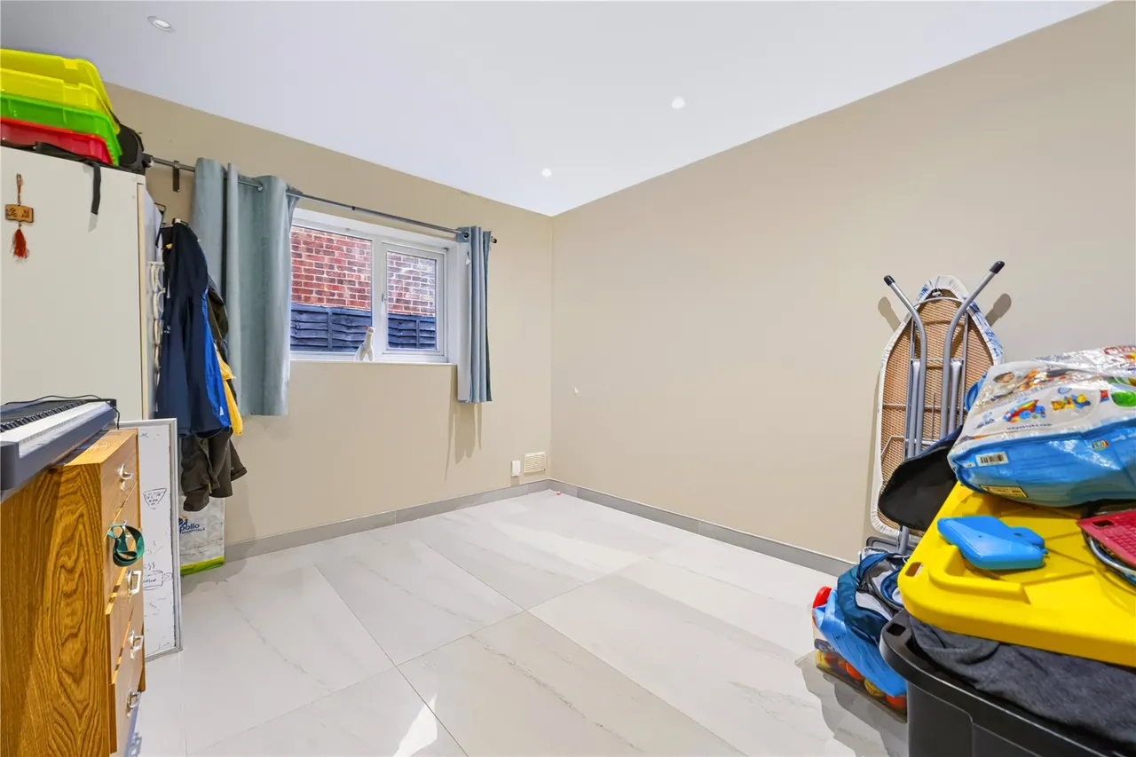 Lower Guildford Road, Knaphill, GU21, photo 11