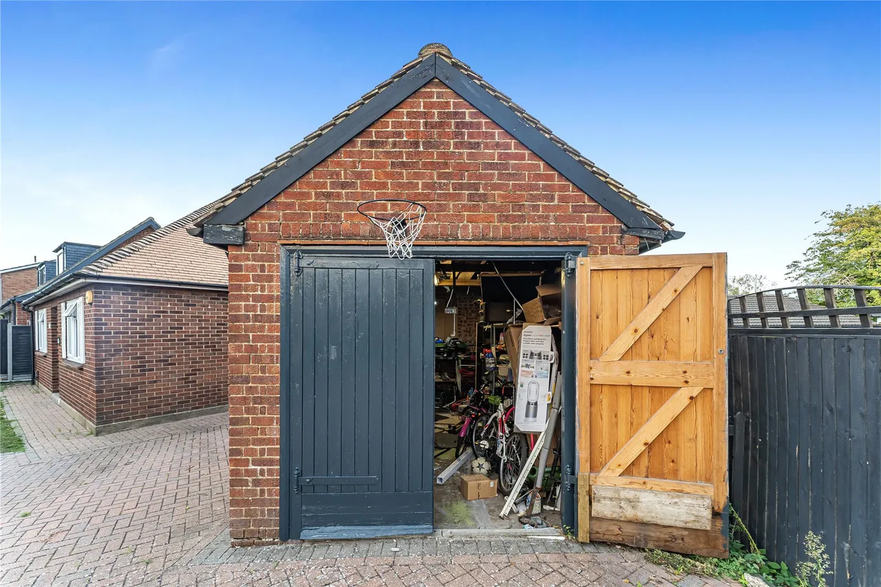Lower Guildford Road, Knaphill, GU21, photo 16