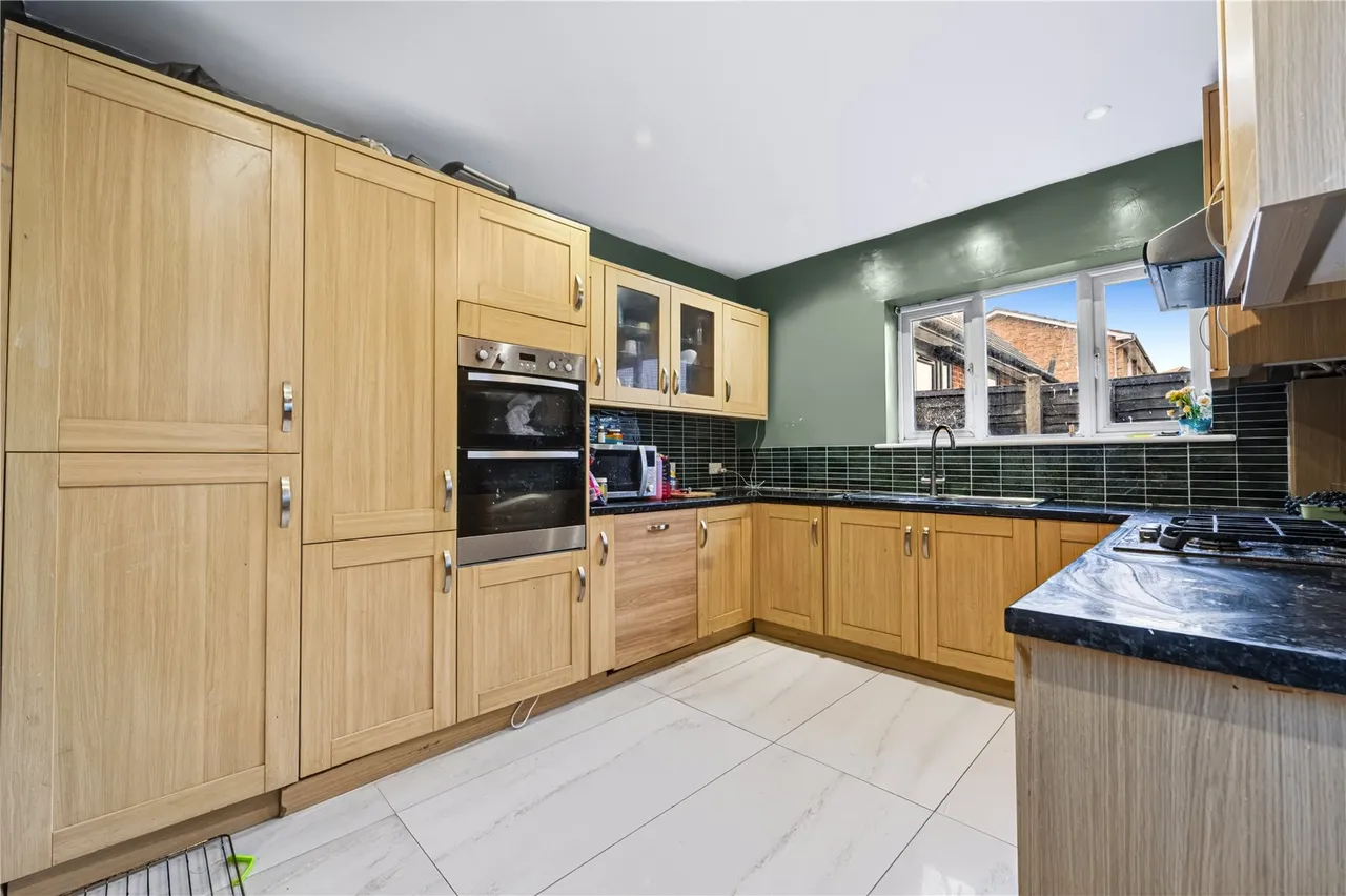 Lower Guildford Road, Knaphill, GU21, photo 4