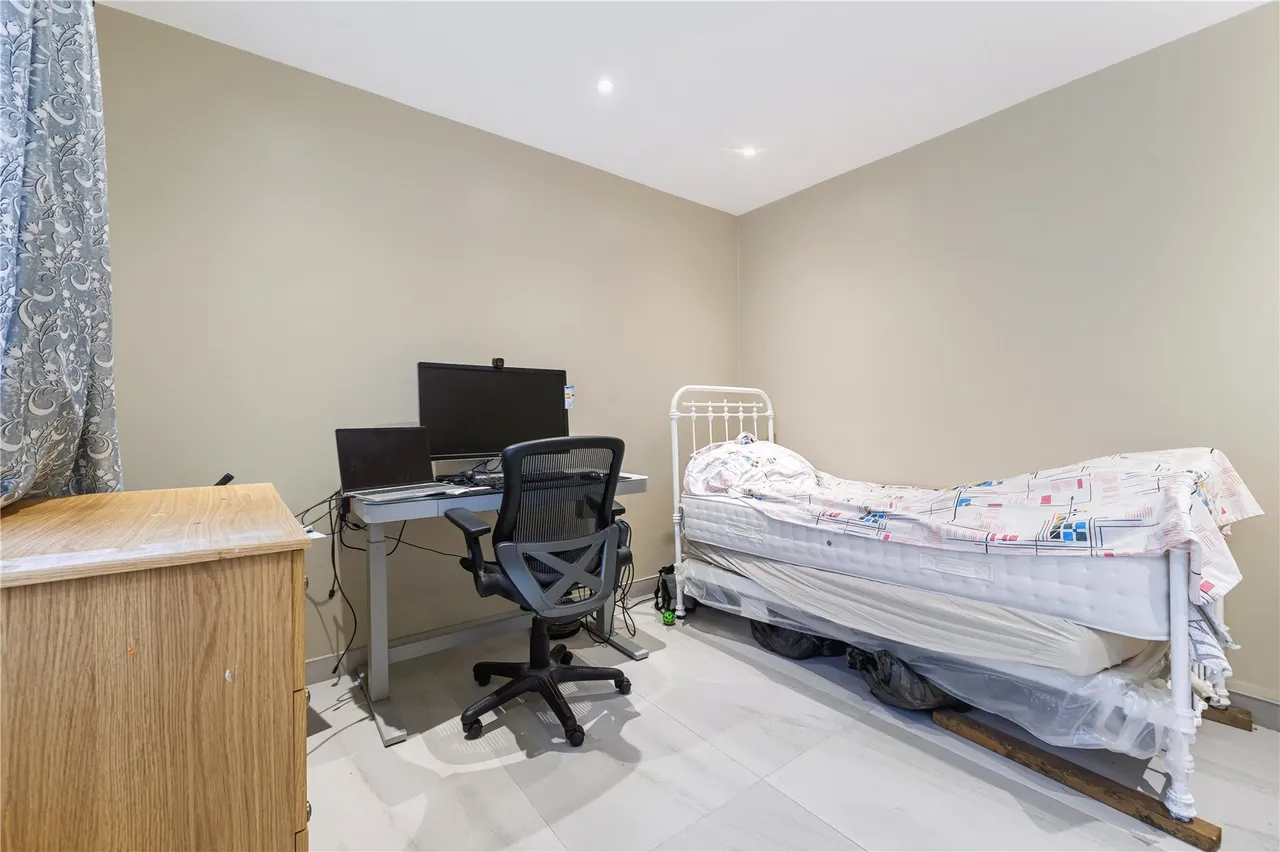 Lower Guildford Road, Knaphill, GU21, photo 10