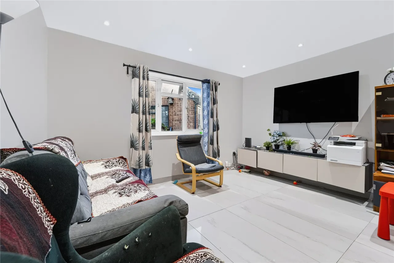 Lower Guildford Road, Knaphill, GU21, photo 3