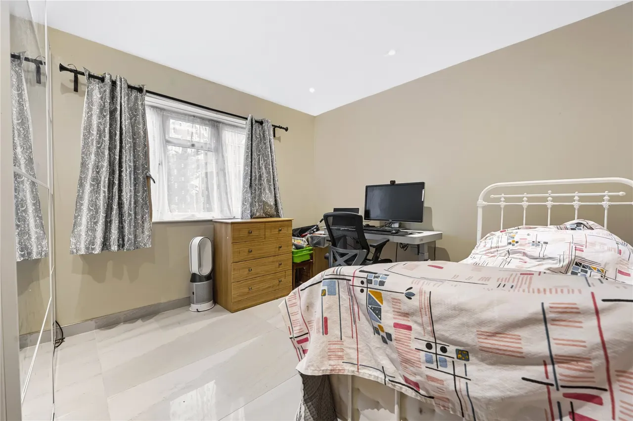 Lower Guildford Road, Knaphill, GU21, photo 8