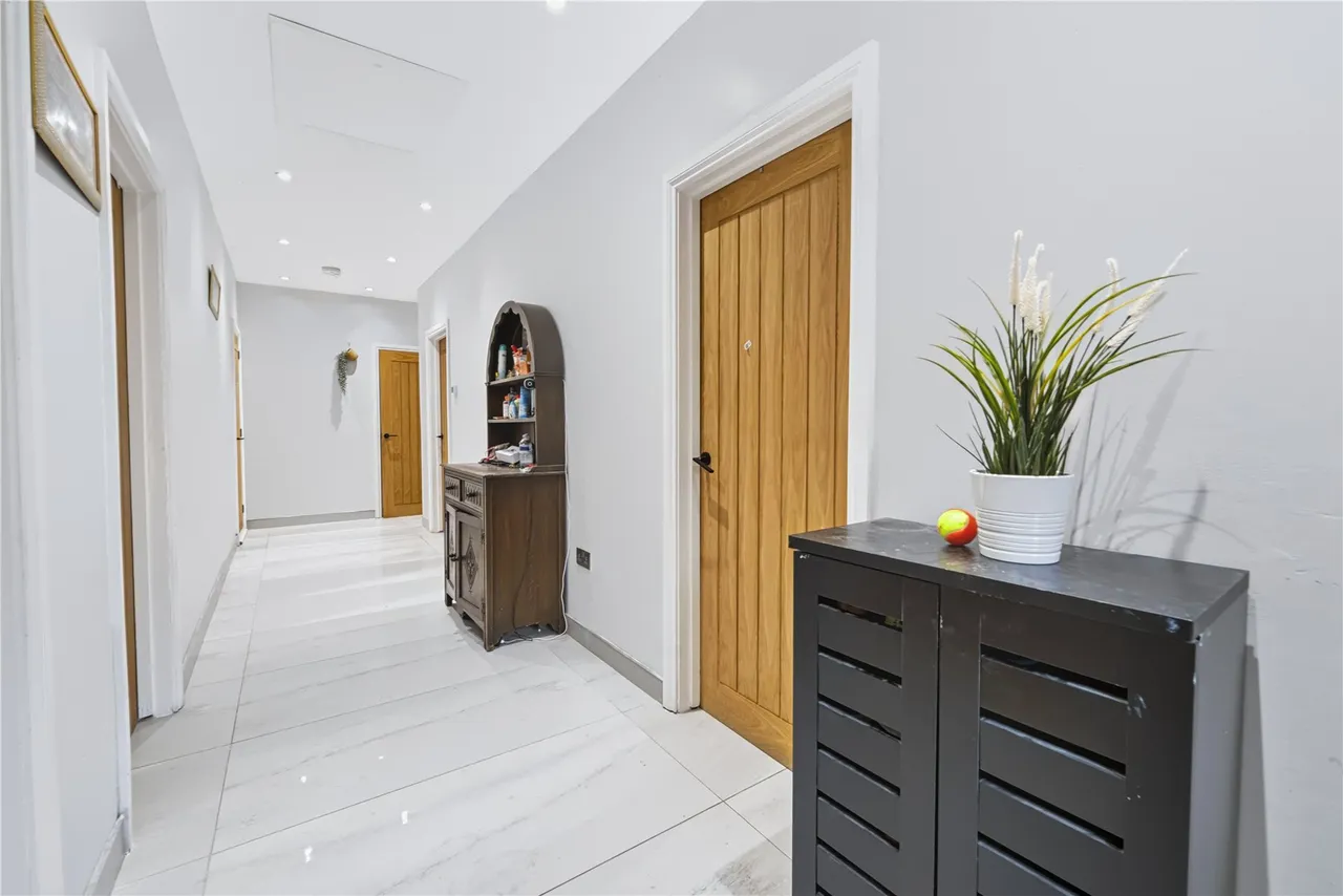 Lower Guildford Road, Knaphill, GU21, photo 2