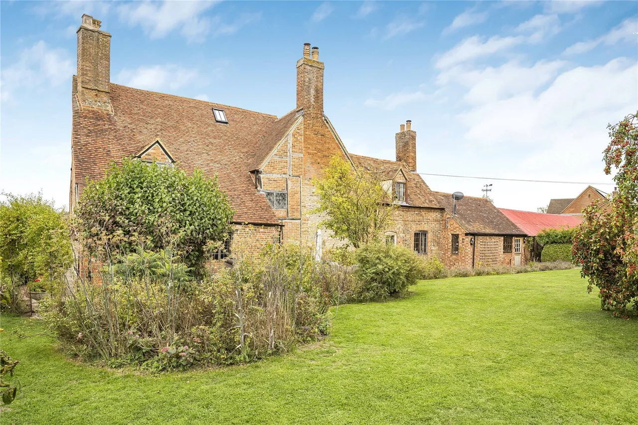 Salters Lane, Ludgershall, Aylesbury, Buckinghamshire, HP18, photo 2