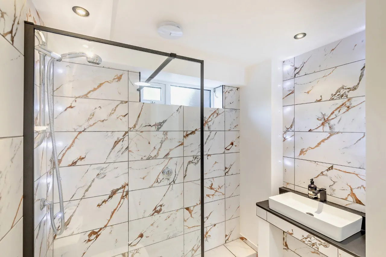 Testard Road, Guildford, Surrey, GU2 4JT, photo 9