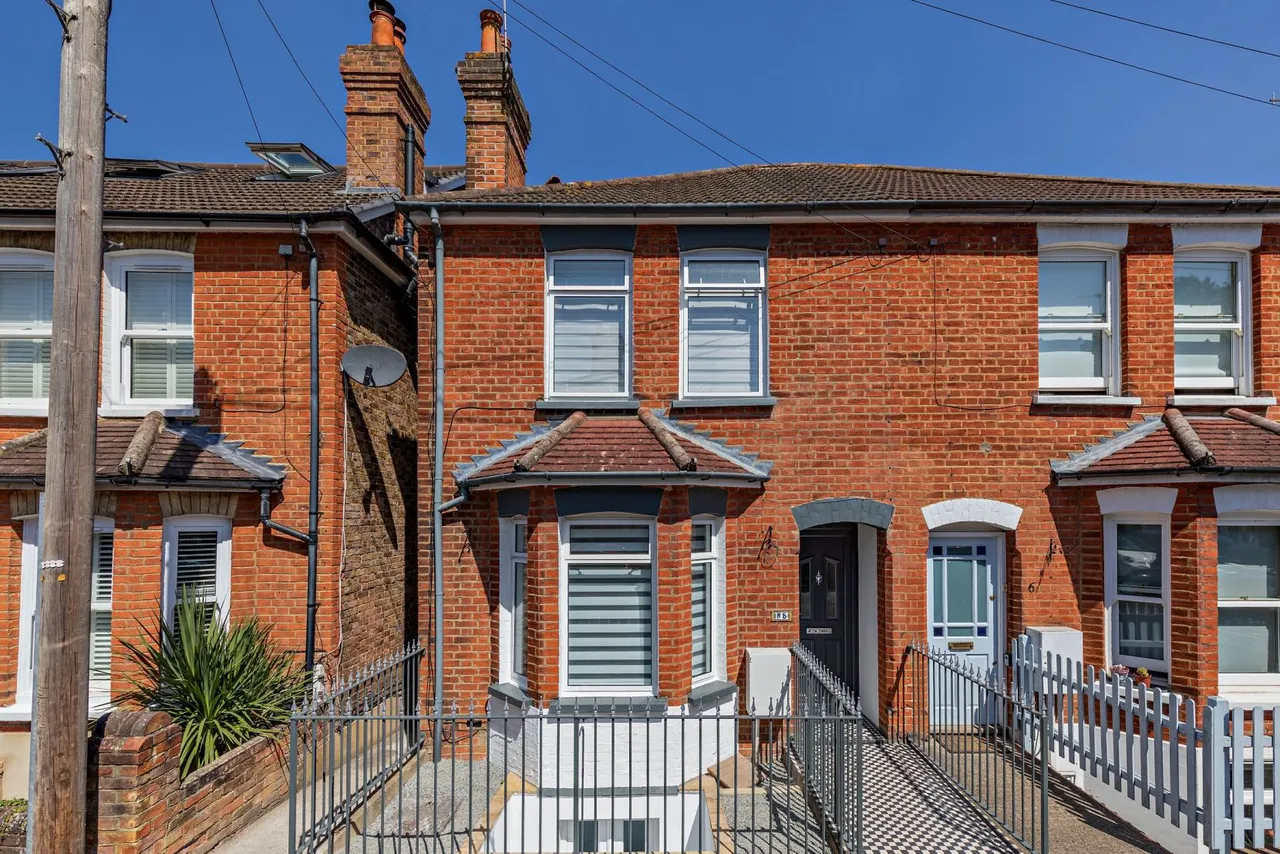 4 bed property for sale — Testard Road, Guildford, Surrey, GU2 4JT
