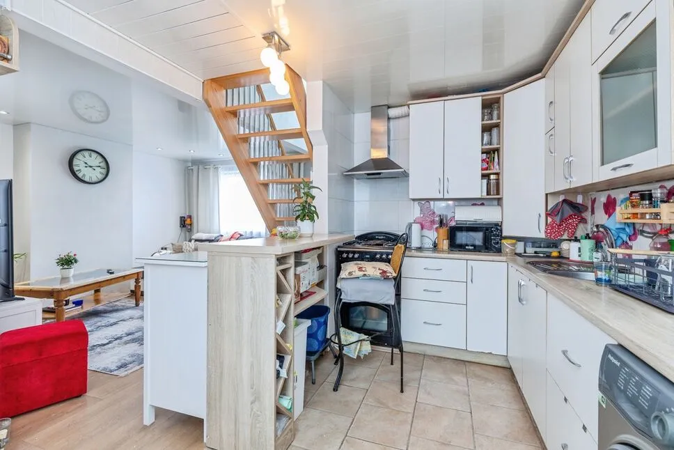Hawthorn Road, Rochester, Kent, ME2, photo 5
