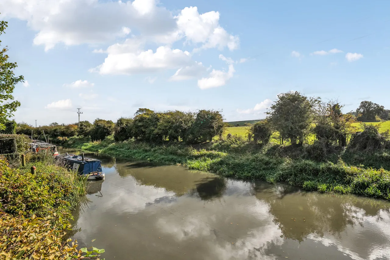 Waterside Park, Devizes, SN10, photo 6