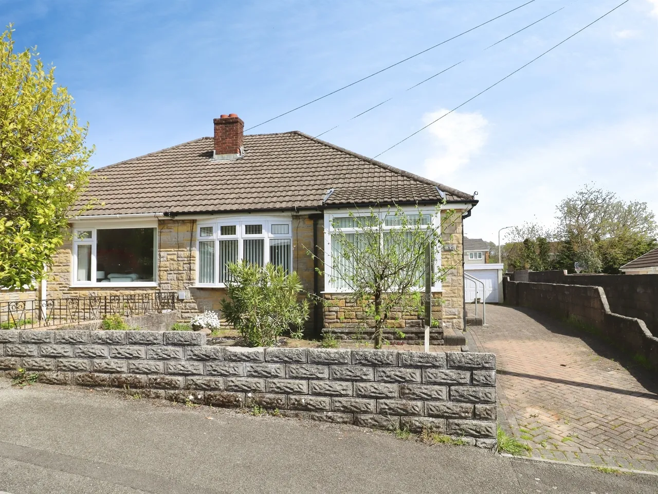3 bed house for sale — Queens Drive, Llantwit Fardre, Pontypridd