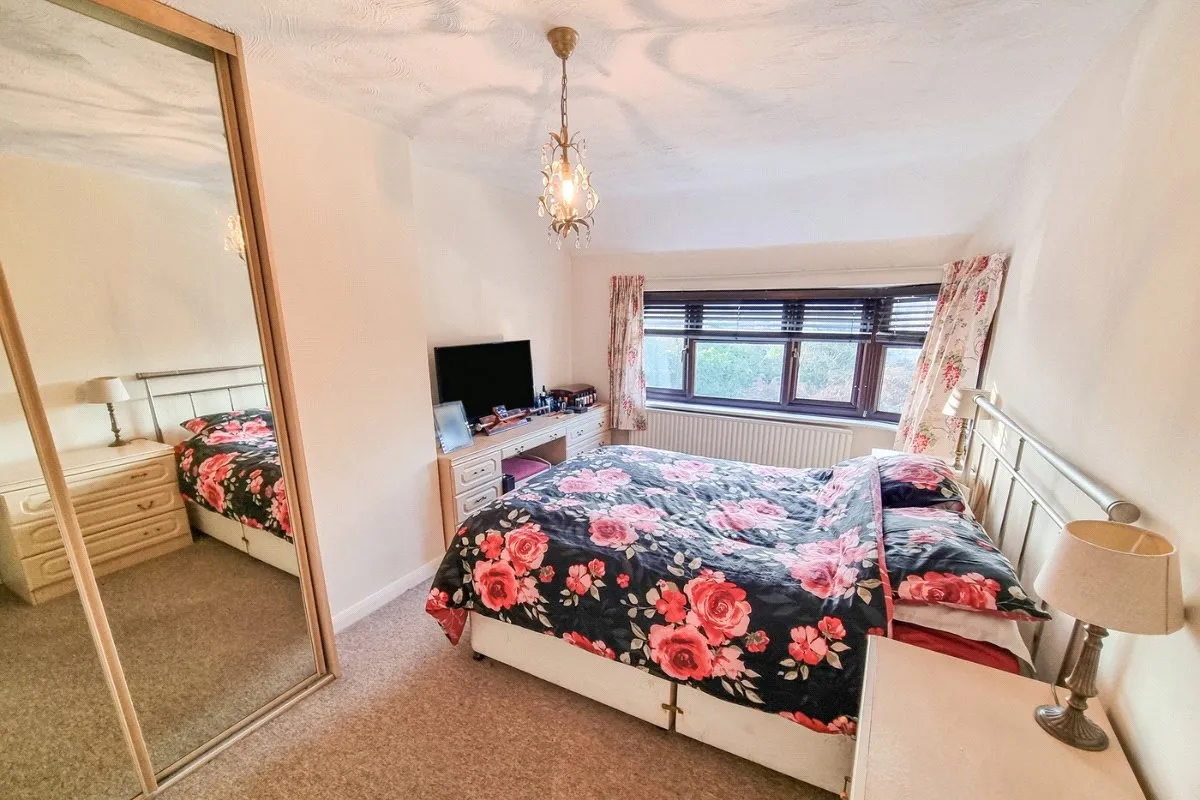Oxenden Road, Tongham, Farnham, Surrey, GU10 1AR, photo 11