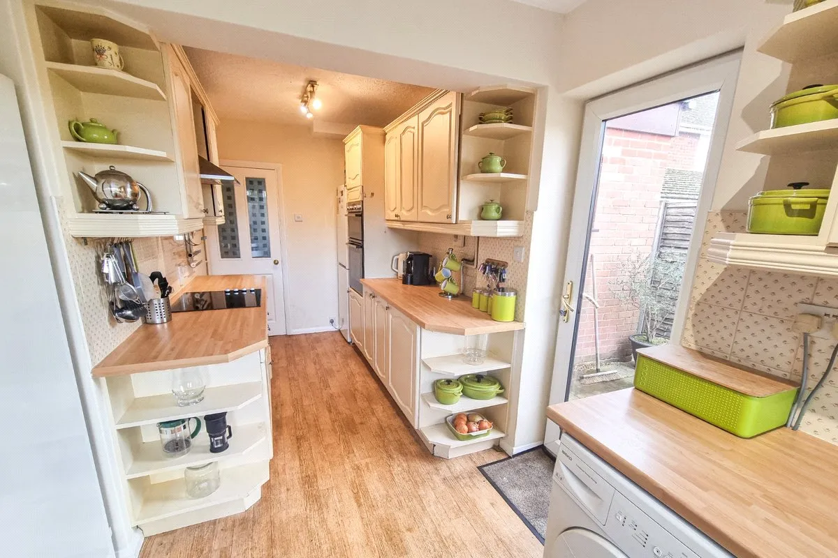 Oxenden Road, Tongham, Farnham, Surrey, GU10 1AR, photo 6