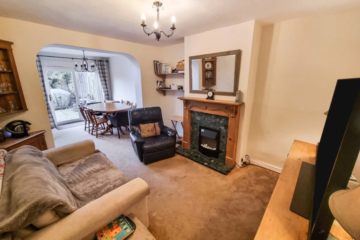 Oxenden Road, Tongham, Farnham, Surrey, GU10 1AR, photo 5