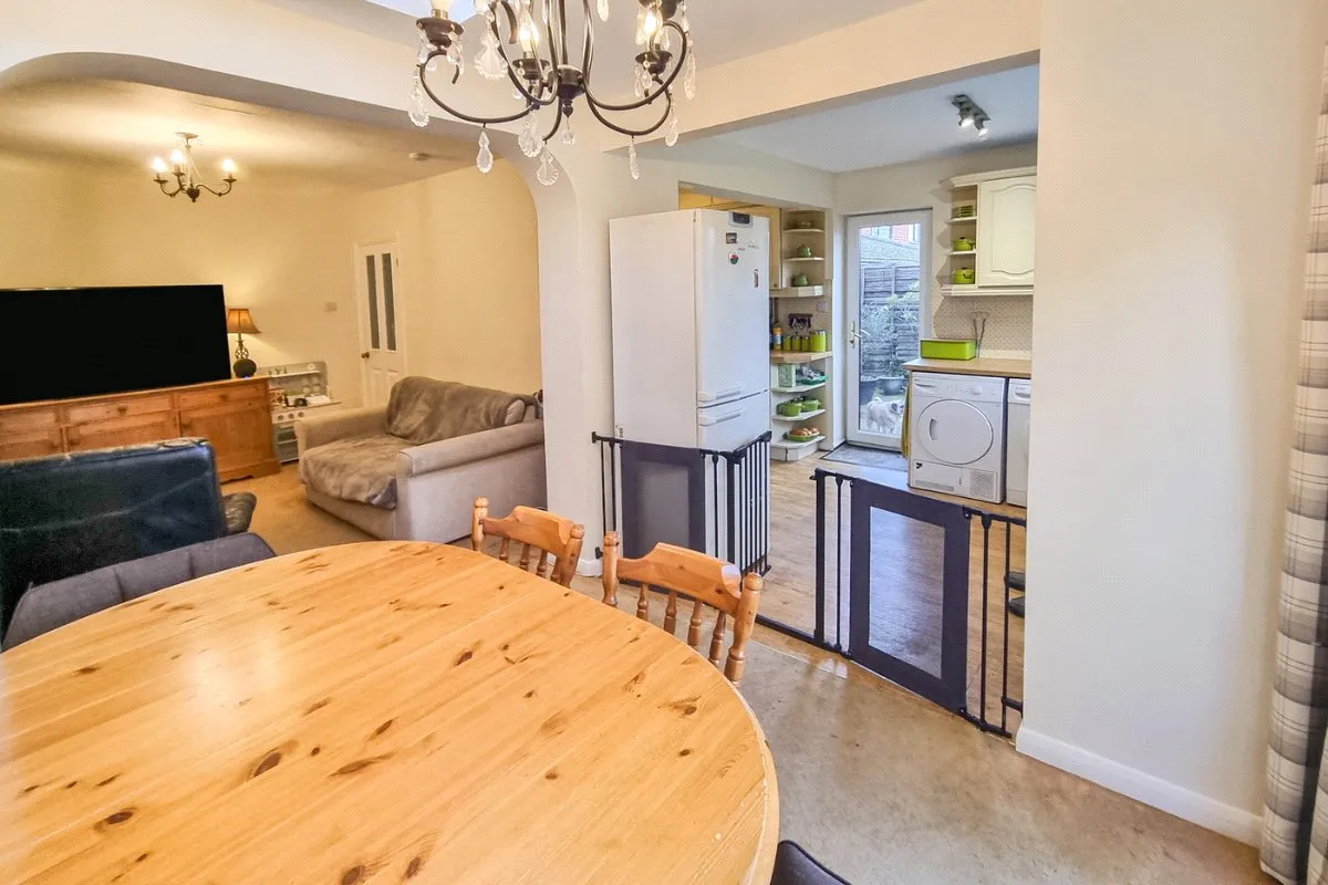 Oxenden Road, Tongham, Farnham, Surrey, GU10 1AR, photo 7