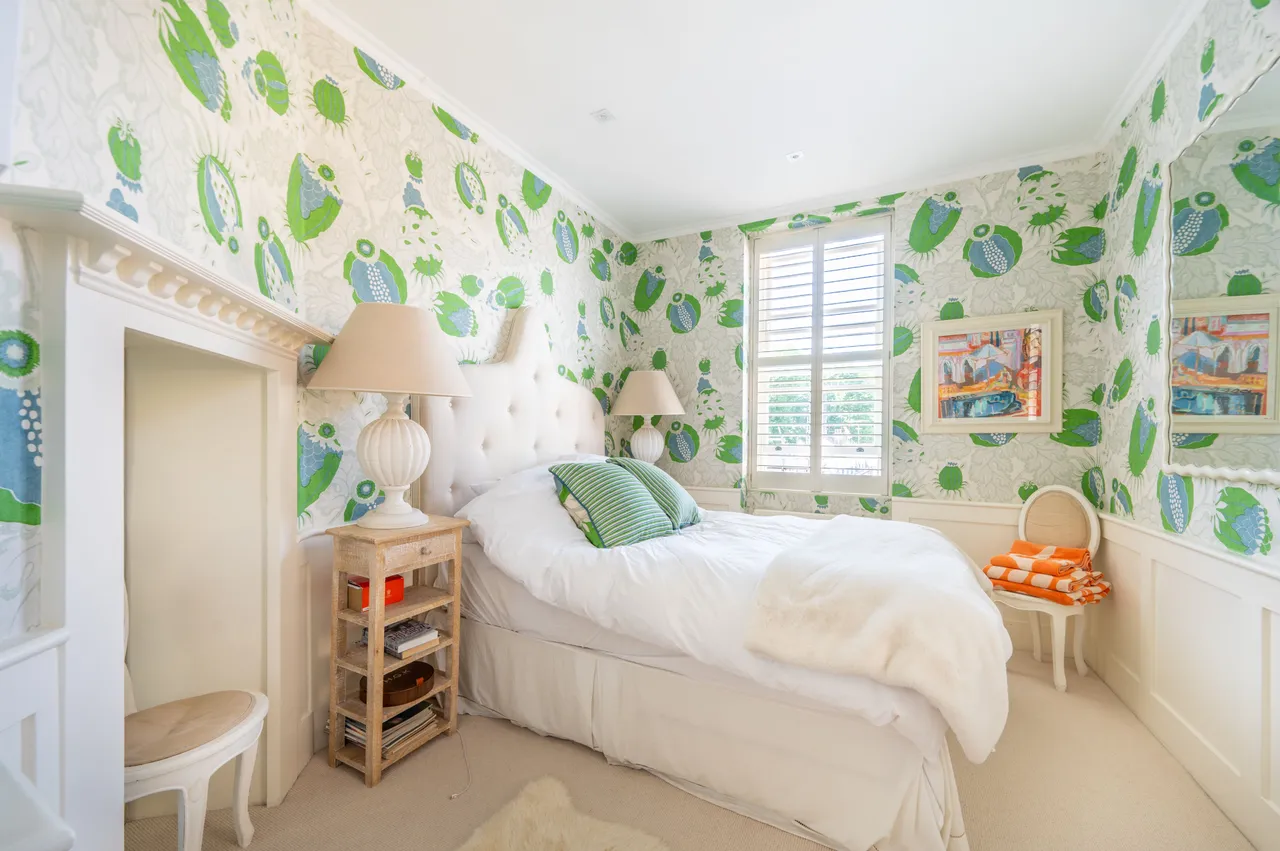 Flat 3, 7 Kensington Church Street, London, photo 2